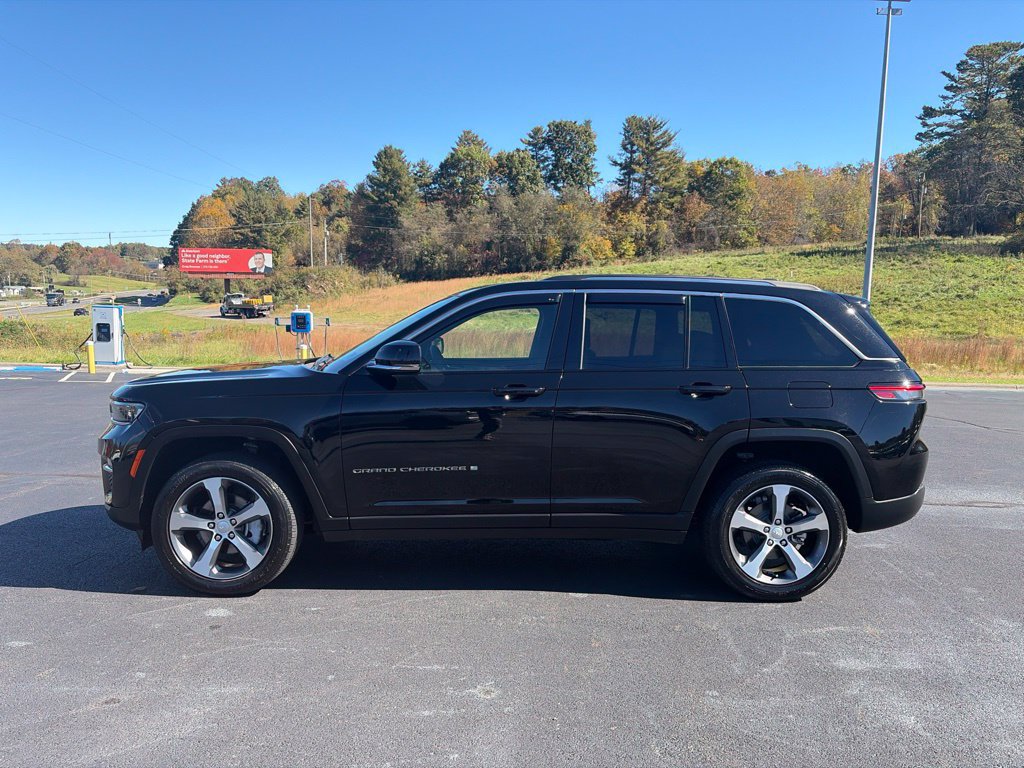 Used 2023 Jeep Grand Cherokee Limited AWD/4WD image 5
