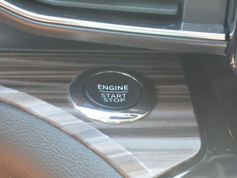 Used 2023 Ford Explorer Limited w/ Equipment Group 301A AWD/4WD image 14