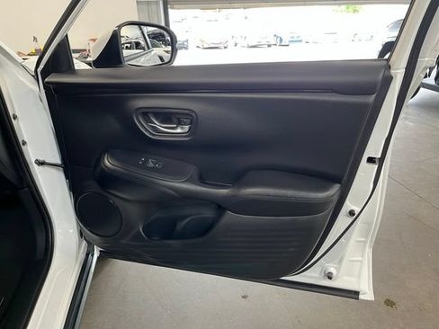Used 2023 Honda HR-V LX image 12