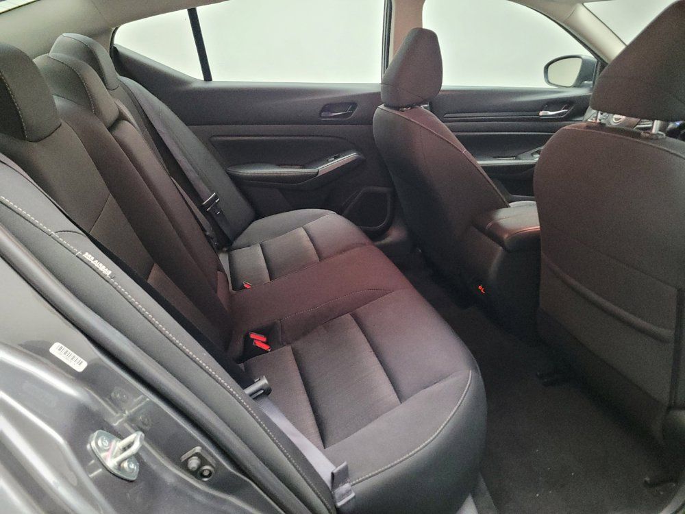 Used 2025 Nissan Altima 2.5 SV FWD image 19