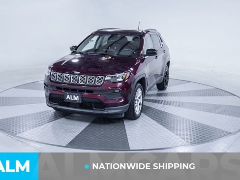 Used 2022 Jeep Compass Latitude w/ Sun and Sound Group AWD/4WD image 2