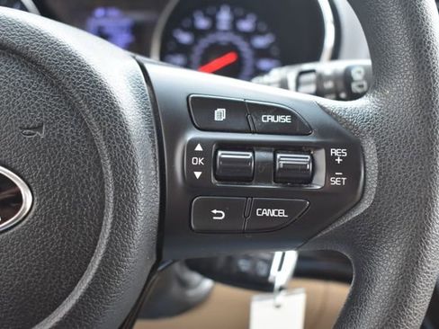 Used 2019 Kia Sedona LX image 24