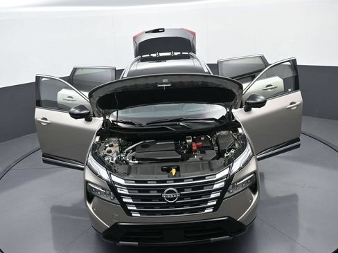 Used 2025 Nissan Rogue Platinum w/ Tech Package AWD/4WD image 38