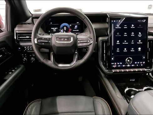 Used 2025 GMC Yukon AT4 w/ AT4 Premium Package AWD/4WD image 6
