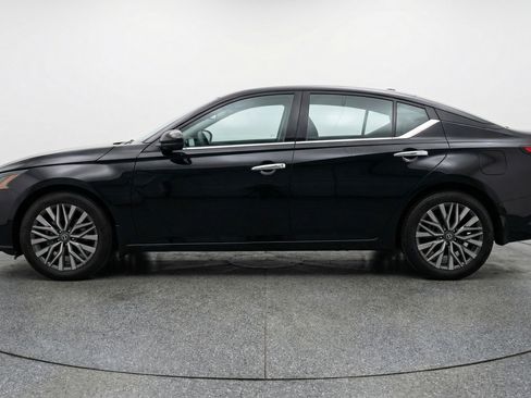 Used 2025 Nissan Altima 2.5 SV FWD image 5