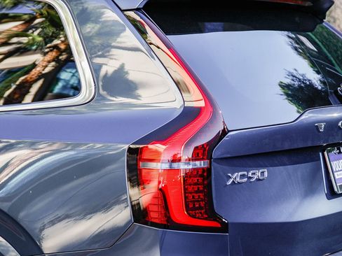 New 2026 Volvo XC90 B5 Plus w/ Protection Package image 7