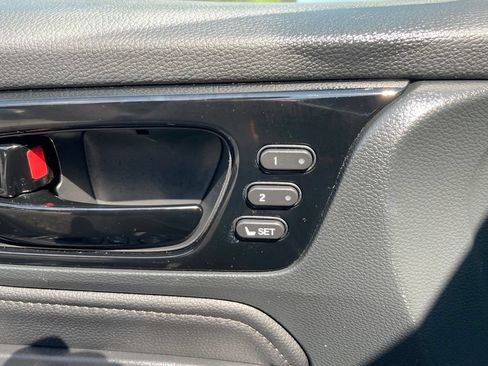 Used 2023 Honda Odyssey Elite image 11