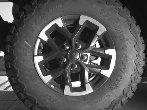 Used 2025 Jeep Wrangler Unlimited Rubicon 4xe w/ Convenience Group AWD/4WD image 9