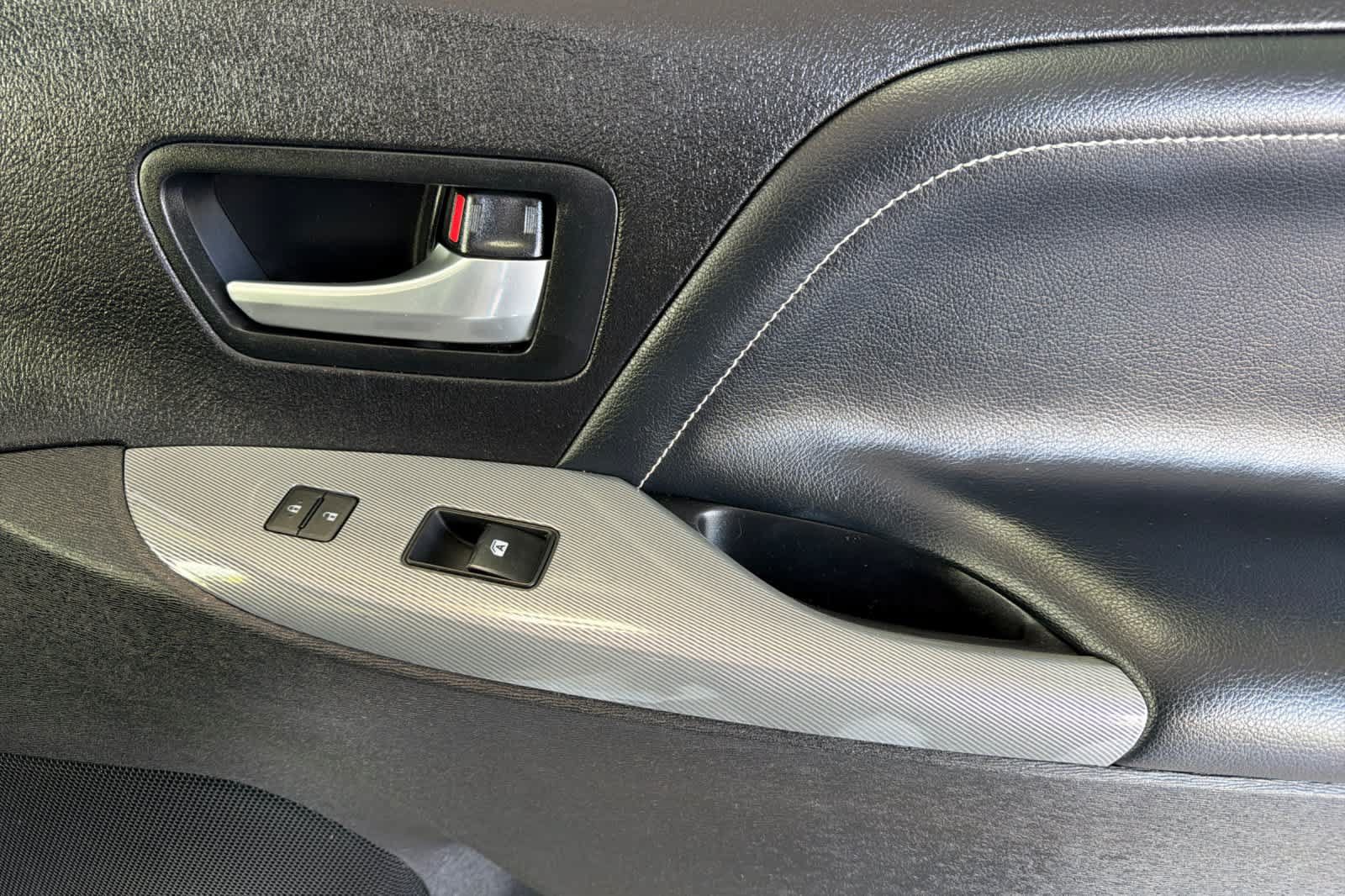 Used 2016 Toyota Sienna SE FWD image 19