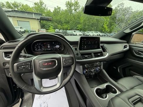 Used 2023 GMC Yukon XL SLT w/ SLT Luxury Package AWD/4WD image 19