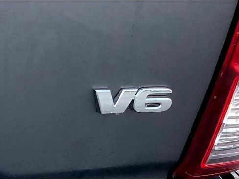 Used 2022 Toyota Tacoma SR5 w/ Technology Package image 10