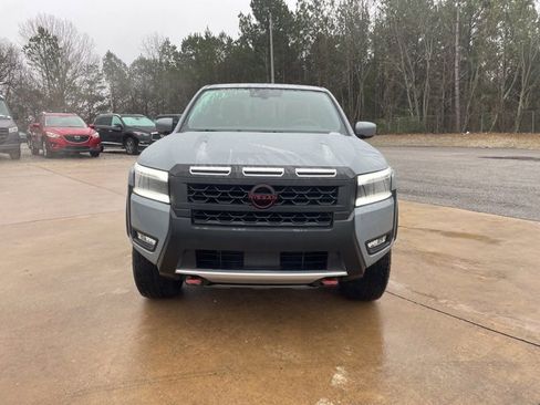 Used 2025 Nissan Frontier PRO-4X image 2