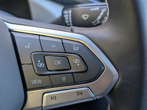 Used 2024 Volkswagen Taos SE w/ Panoramic Sunroof Package image 33