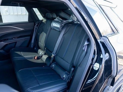 New 2025 Cadillac Lyriq Luxury image 20