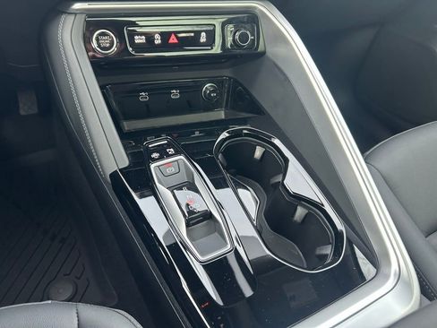 Used 2025 Audi Q5 Premium w/ Convenience Package image 17