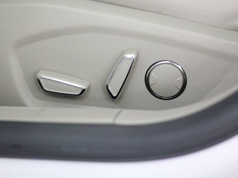 Used 2018 Ford Fusion SE w/ Equipment Group 602A FWD image 46