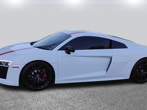 Used 2018 Audi R8 V10 w/ Premium Package image 3