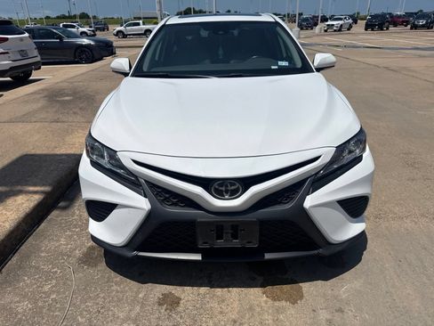 Used 2019 Toyota Camry SE w/ Convenience Package FWD image 2