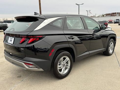 Used 2025 Hyundai Tucson SE image 8