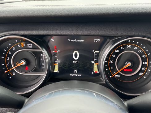 Used 2021 Jeep Gladiator Overland w/ LED Lighting Group AWD/4WD image 22