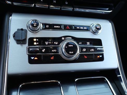 Used 2021 Lincoln Aviator 2WD w/ Elements Package image 30