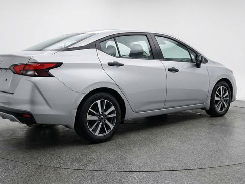 Used 2025 Nissan Versa SV image 9