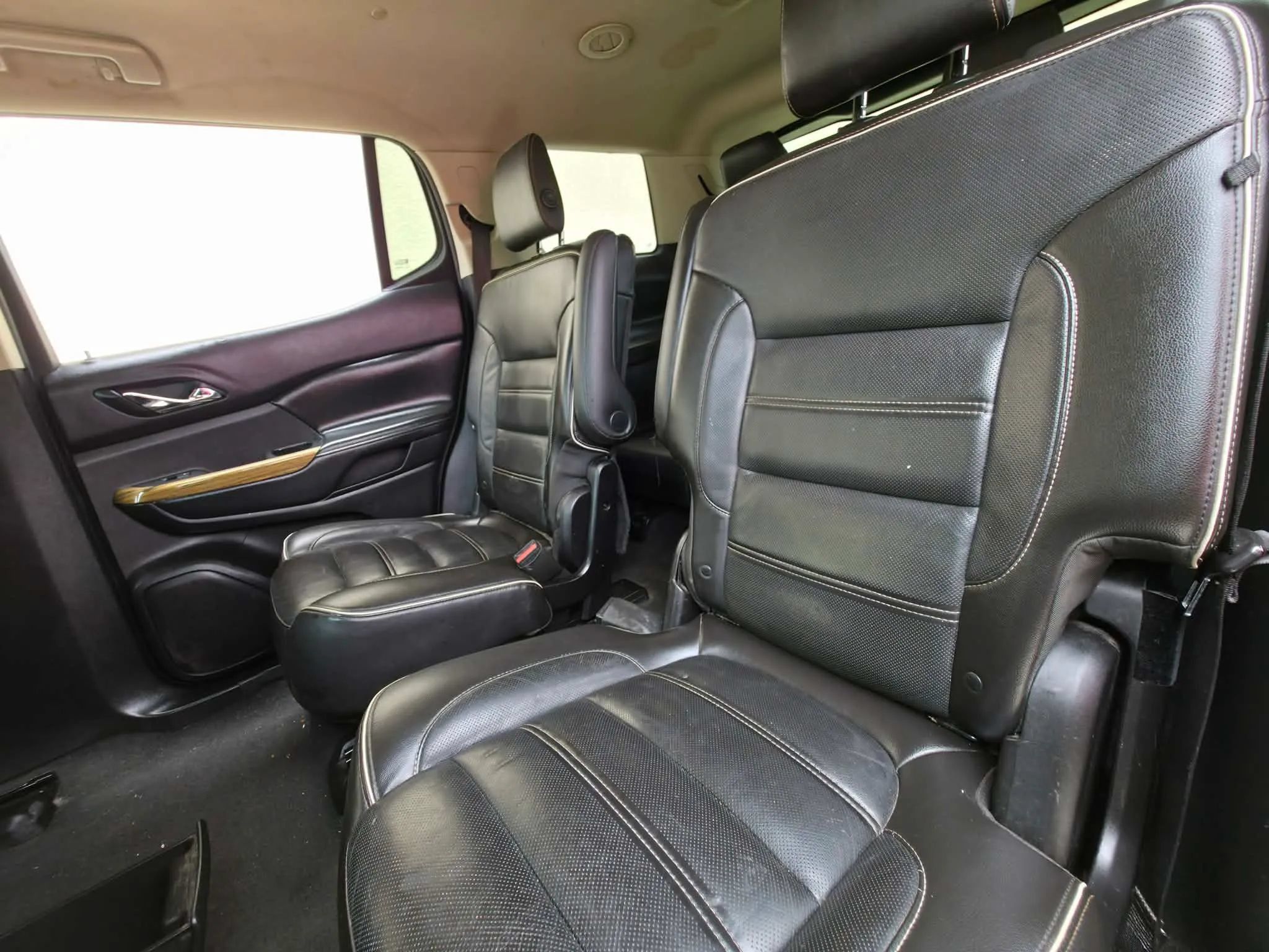 Used 2018 GMC Acadia Denali w/ Technology Package FWD image 11