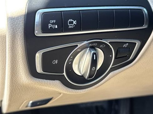 Used 2018 Mercedes-Benz GLC 300 4MATIC image 24