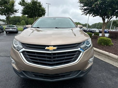 Used 2018 Chevrolet Equinox LT FWD image 2