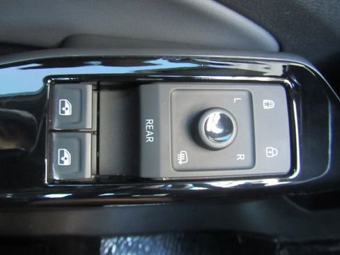 Used 2024 Volkswagen ID.4 S image 39