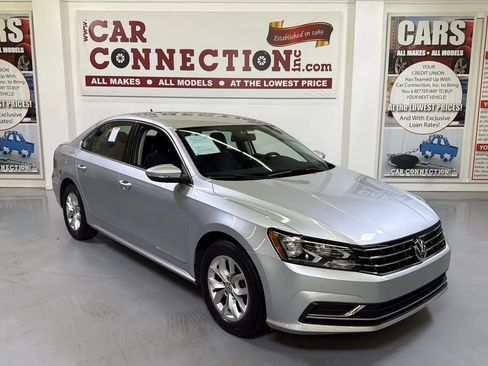Used 2016 Volkswagen Passat 1.8T S FWD image 1