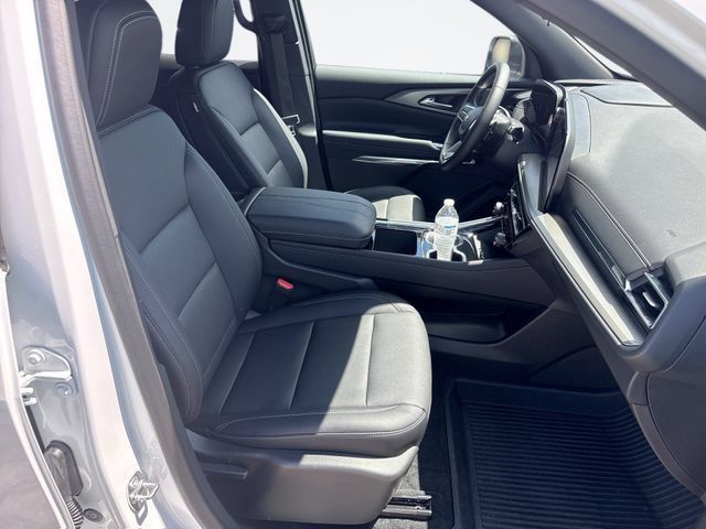 Used 2025 Chevrolet Traverse LT FWD image 26
