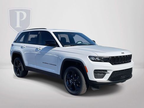 New 2025 Jeep Grand Cherokee Altitude image 1