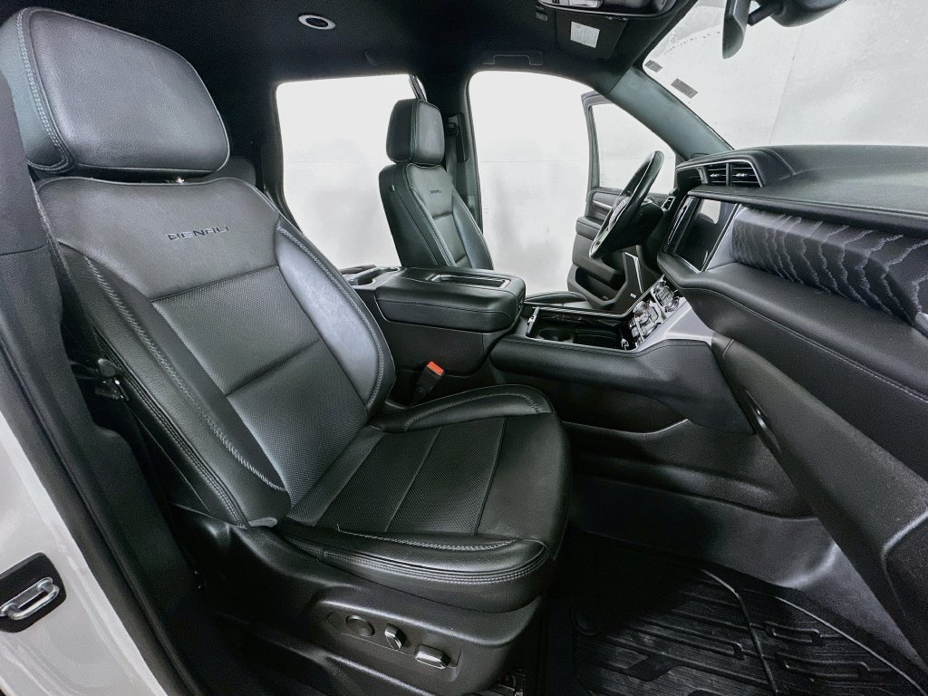 Used 2022 GMC Yukon Denali AWD/4WD image 14