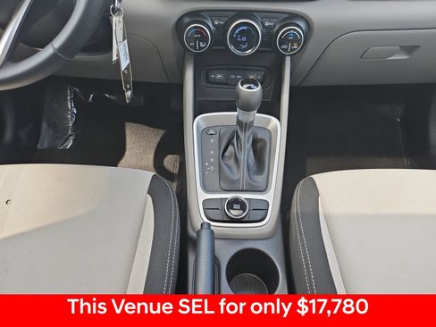 Used 2022 Hyundai Venue SEL FWD image 31
