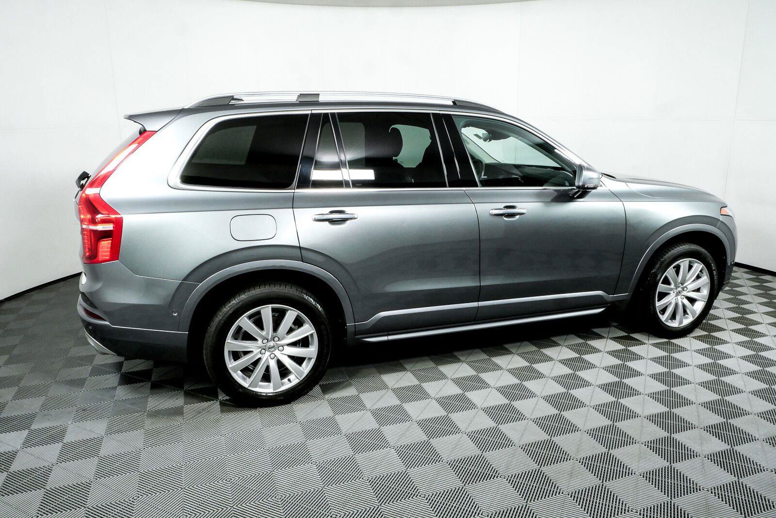 Used 2018 Volvo XC90 T6 Momentum w/ Convenience Package AWD/4WD image 2