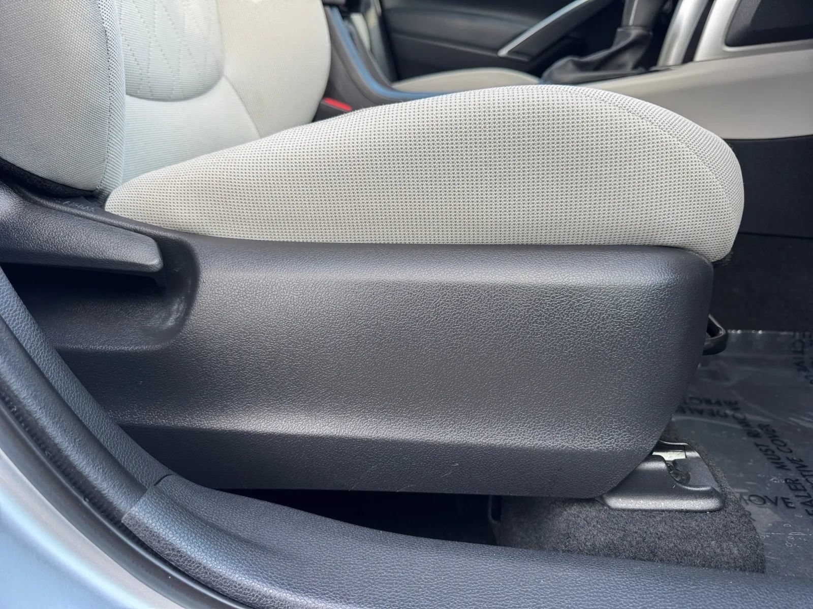 Used 2022 Toyota Corolla Cross LE w/ Moonroof Package AWD/4WD image 22
