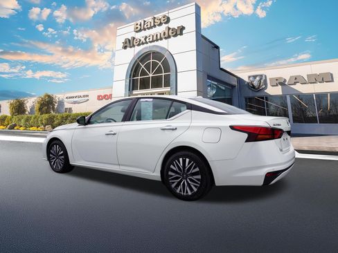 Used 2025 Nissan Altima 2.5 SV FWD image 8