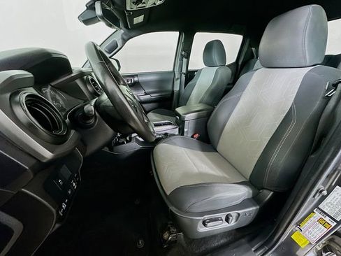 Used 2022 Toyota Tacoma TRD Off-Road w/ Technology Package image 27