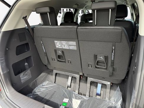 New 2026 Kia Carnival EX image 18