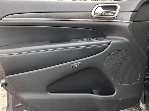 Used 2017 Jeep Grand Cherokee Limited image 13