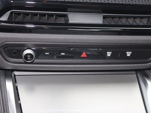 Used 2026 BMW 230i Coupe w/ Premium Package image 17