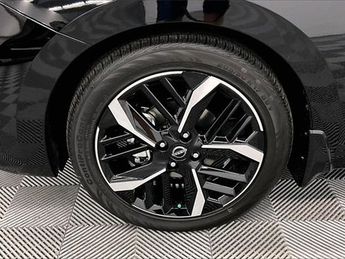 New 2025 Nissan Versa SR w/ Trunk Package image 11