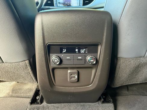 Used 2024 Buick Enclave Essence image 18