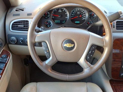 Used 2013 Chevrolet Avalanche LTZ image 7