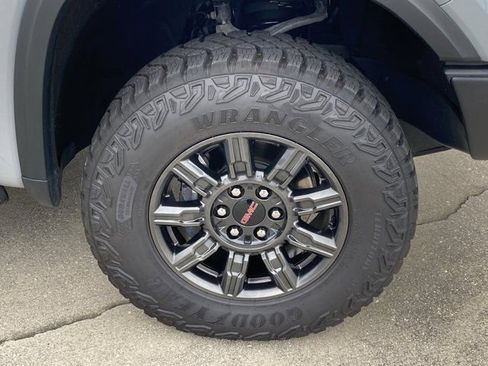 Used 2024 GMC Sierra 1500 AT4X image 27