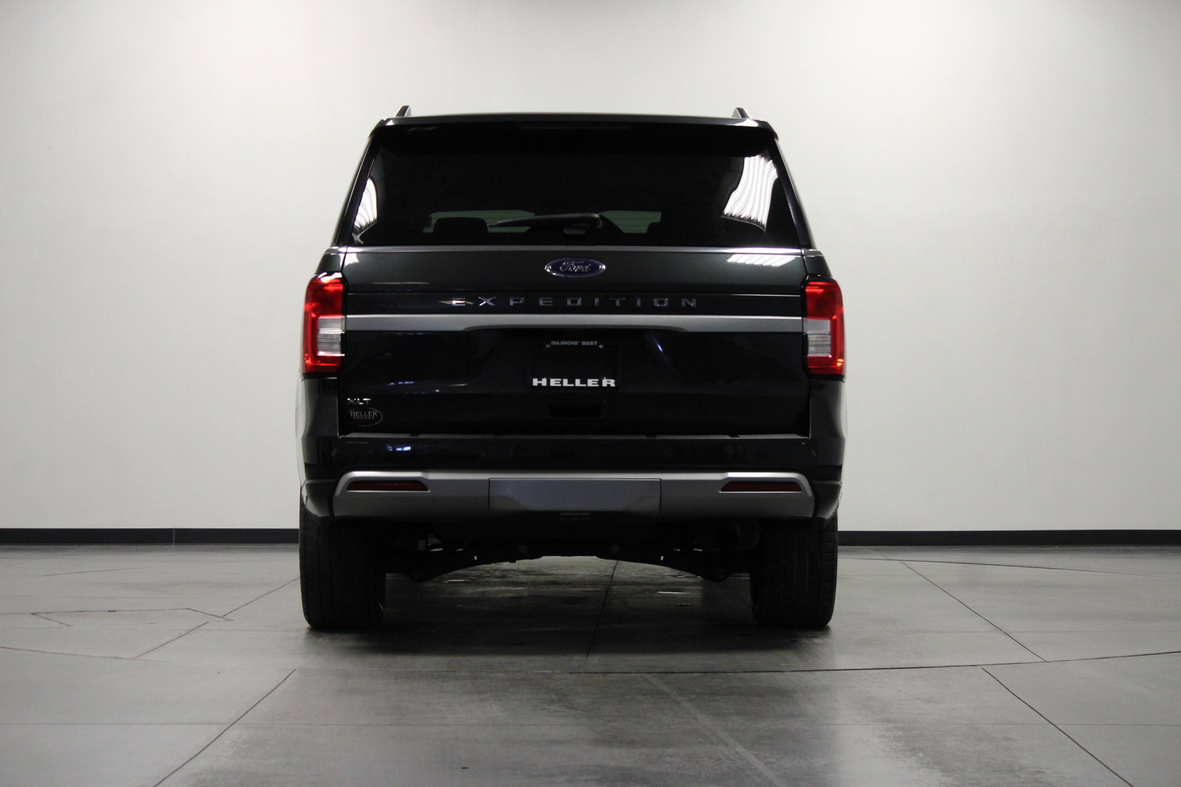 Used 2023 Ford Expedition XLT AWD/4WD image 5