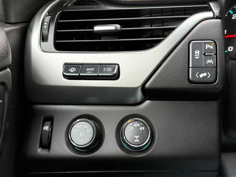 Used 2016 Chevrolet Suburban LTZ image 15