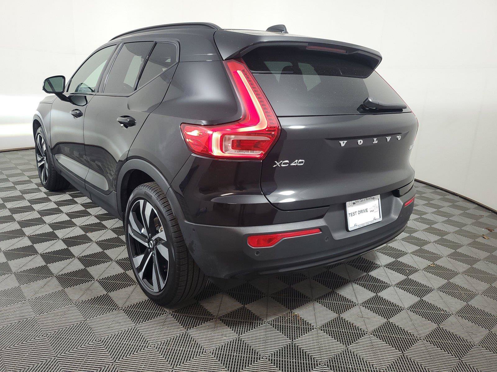 Certified 2026 Volvo XC40 B5 Plus AWD/4WD image 4