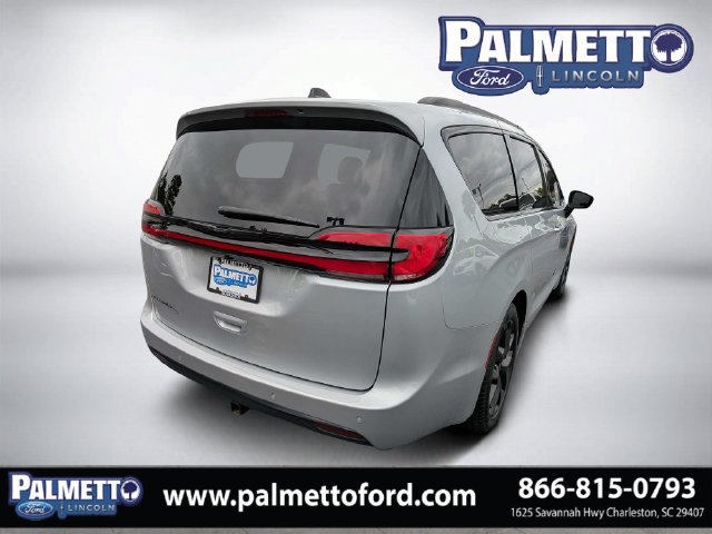 Used 2026 Chrysler Pacifica Select w/ S Appearance Package FWD image 3